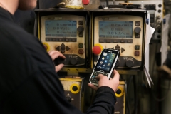 Handheld-Nautiz-X4-IP65-at-work