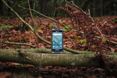 Nautiz-X6-rugged-phablet-outdoors