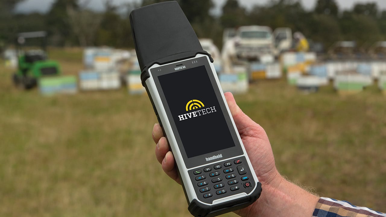 Handheld Nautiz X8 with RFID reader outside