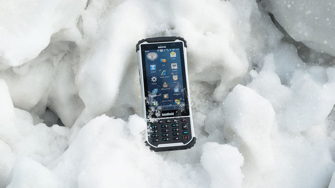 Handheld Nautiz X8 in snow