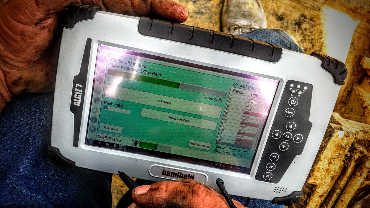 Handheld Algiz 7 with surveying software displayed