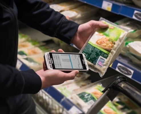 handheld nautiz x2 scanning food package