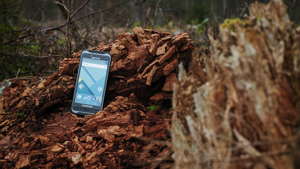 handheld nautiz x6 in forest environment