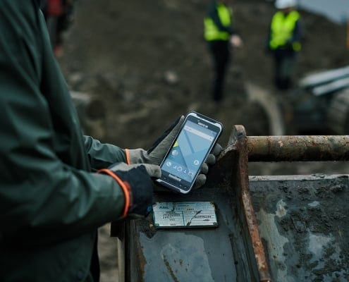 handheld nautiz x6 outdoor on worksite